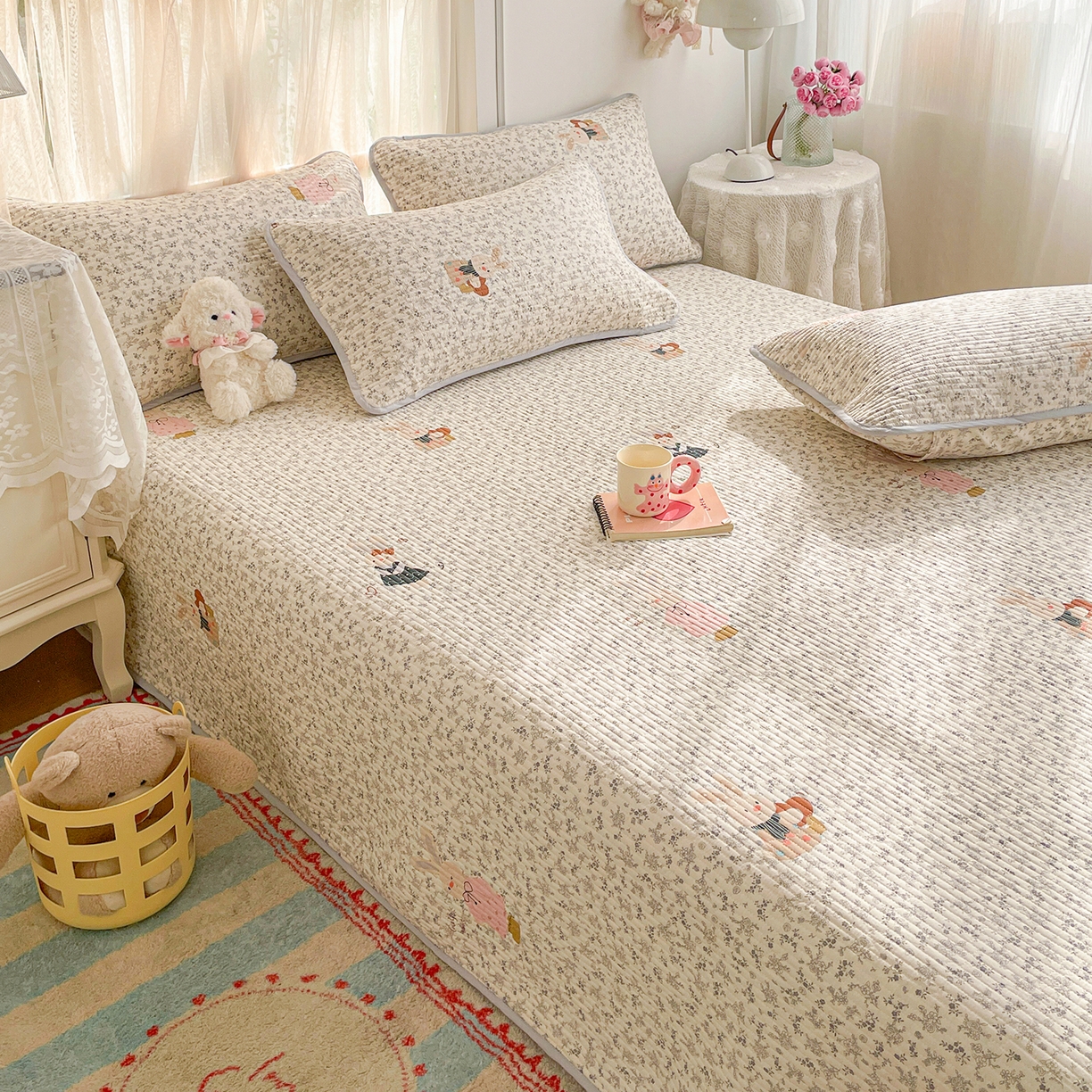 91家纺网 家纺一手货源 找家纺 金丝兔 2026春夏新品全棉床盖三件套纯棉砂洗床盖榻榻米炕盖加厚碎花床单 吉吉兔