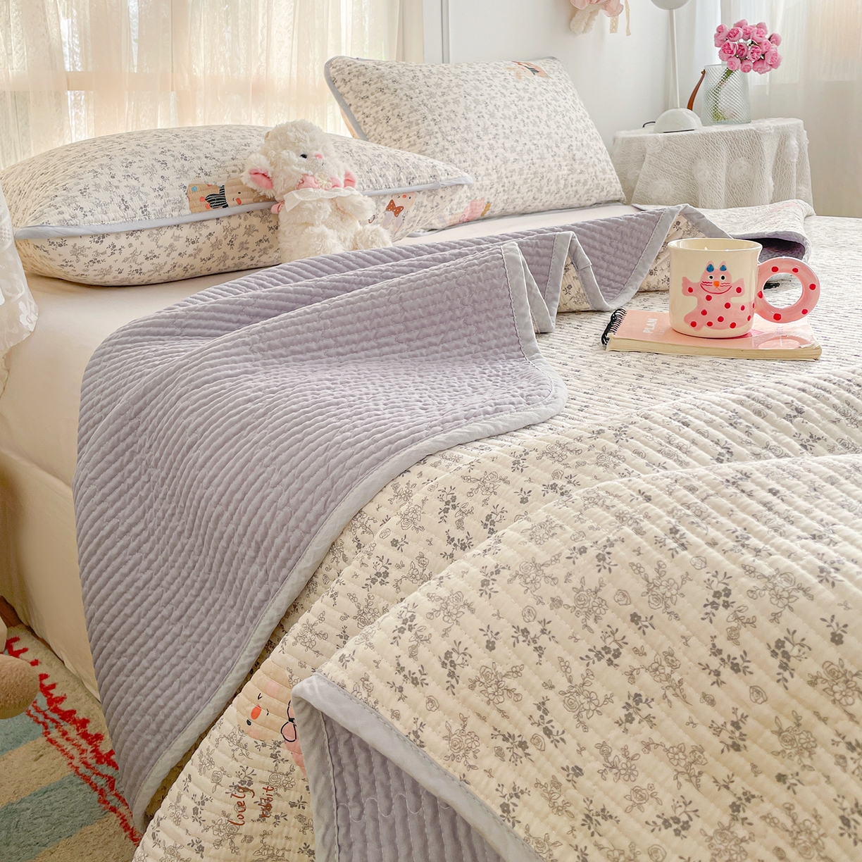 91家纺网 家纺一手货源 找家纺 金丝兔 2026春夏新品全棉床盖三件套纯棉砂洗床盖榻榻米炕盖加厚碎花床单 吉吉兔