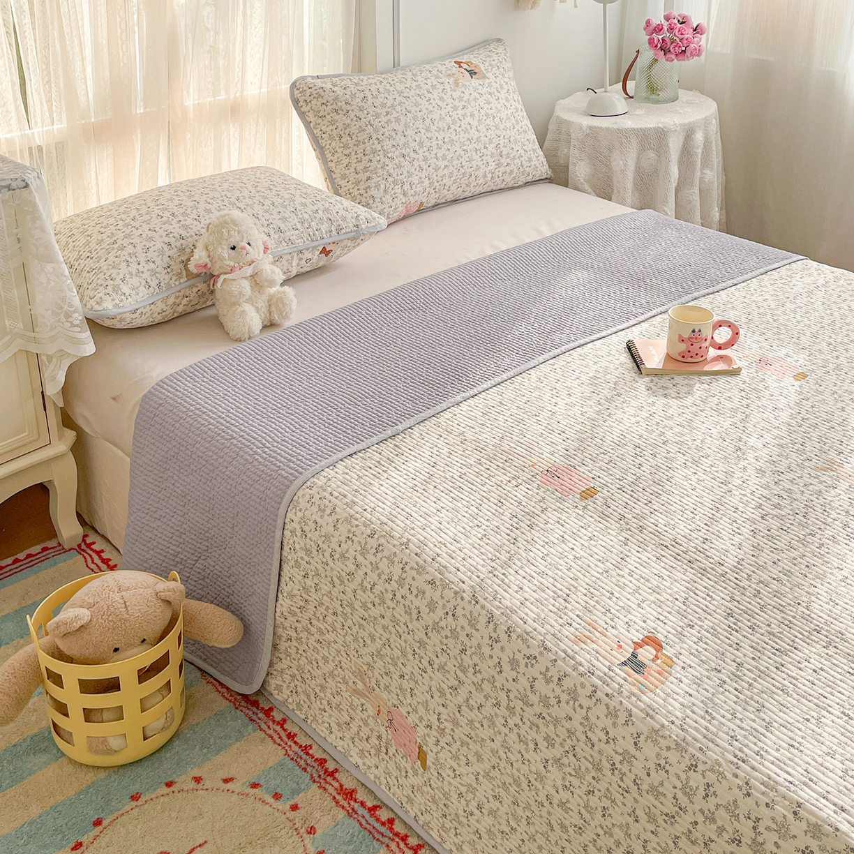 91家纺网 家纺一手货源 找家纺 金丝兔 2026春夏新品全棉床盖三件套纯棉砂洗床盖榻榻米炕盖加厚碎花床单 吉吉兔