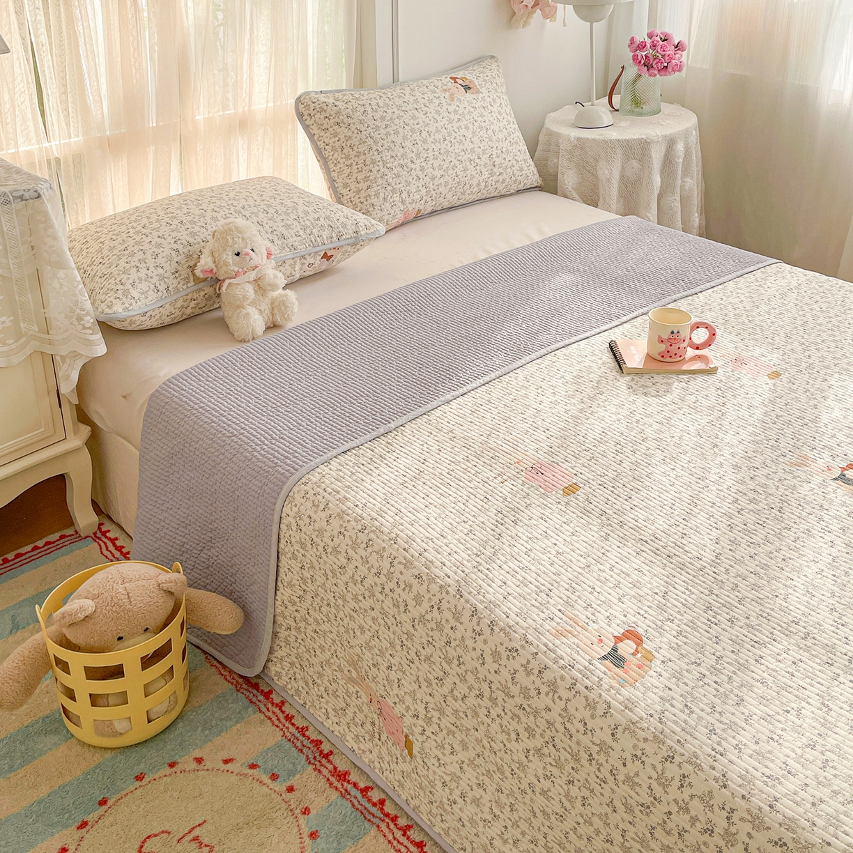 91家纺网 家纺一手货源 找家纺 金丝兔 2026春夏新品全棉床盖三件套纯棉砂洗床盖榻榻米炕盖加厚碎花床单 吉吉兔