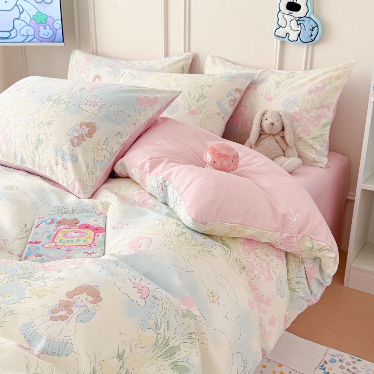 91家纺网 家纺一手货源 找家纺 女子家纺 2026新款全棉12868卡通印花四件套大耳朵兔兔系列 花海童话