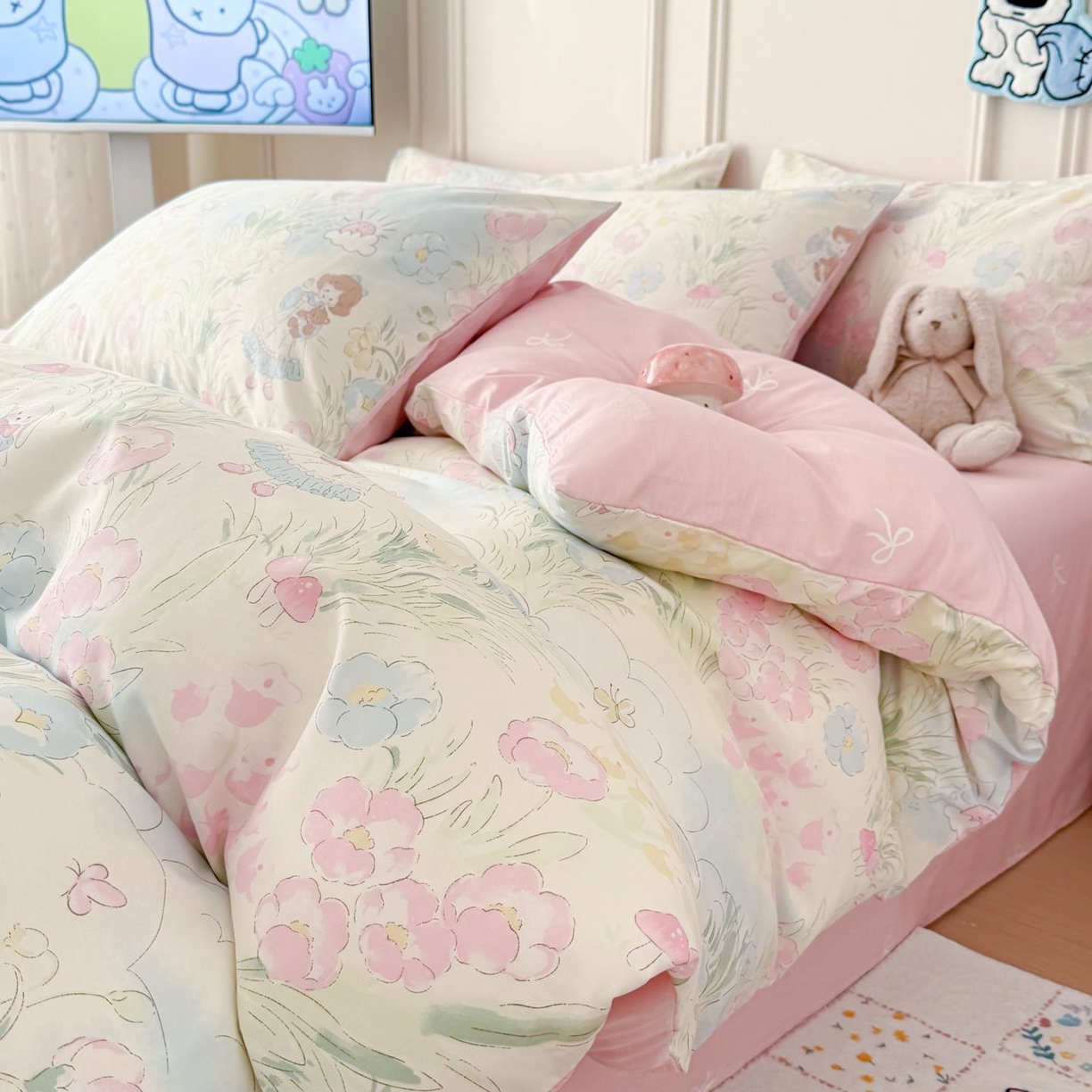 91家纺网 家纺一手货源 找家纺 女子家纺 2026新款全棉12868卡通印花四件套大耳朵兔兔系列 花海童话