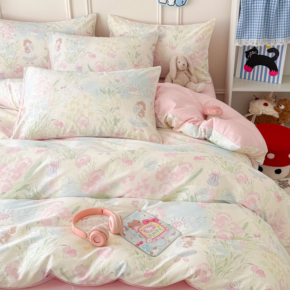 91家纺网 家纺一手货源 找家纺 女子家纺 2026新款全棉12868卡通印花四件套大耳朵兔兔系列 花海童话