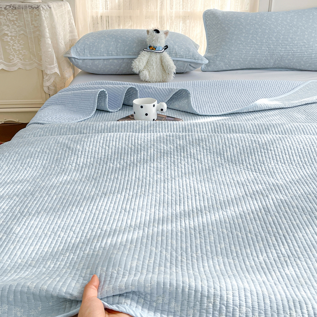 91家纺网 家纺一手货源 找家纺 金丝兔 2026春夏新品全棉床盖三件套纯棉砂洗床盖榻榻米炕盖加厚碎花床单 蓝汐