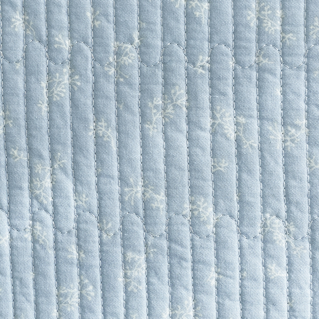 91家纺网 家纺一手货源 找家纺 金丝兔 2026春夏新品全棉床盖三件套纯棉砂洗床盖榻榻米炕盖加厚碎花床单 蓝汐