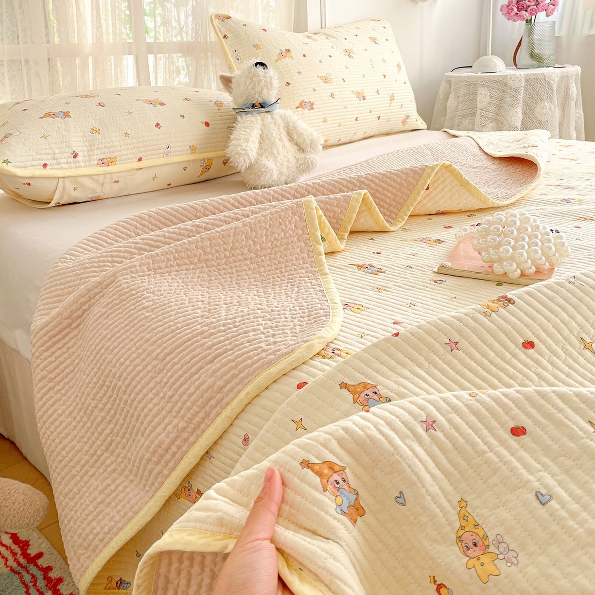 91家纺网 家纺一手货源 找家纺 金丝兔 2026春夏新品全棉床盖三件套纯棉砂洗床盖榻榻米炕盖加厚碎花床单 星星人