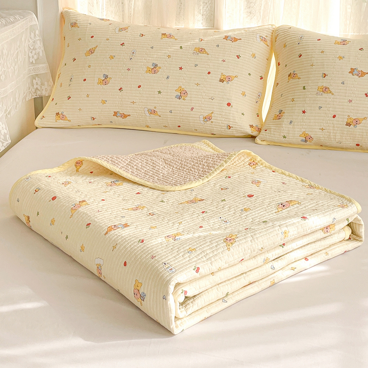 91家纺网 家纺一手货源 找家纺 金丝兔 2026春夏新品全棉床盖三件套纯棉砂洗床盖榻榻米炕盖加厚碎花床单 星星人