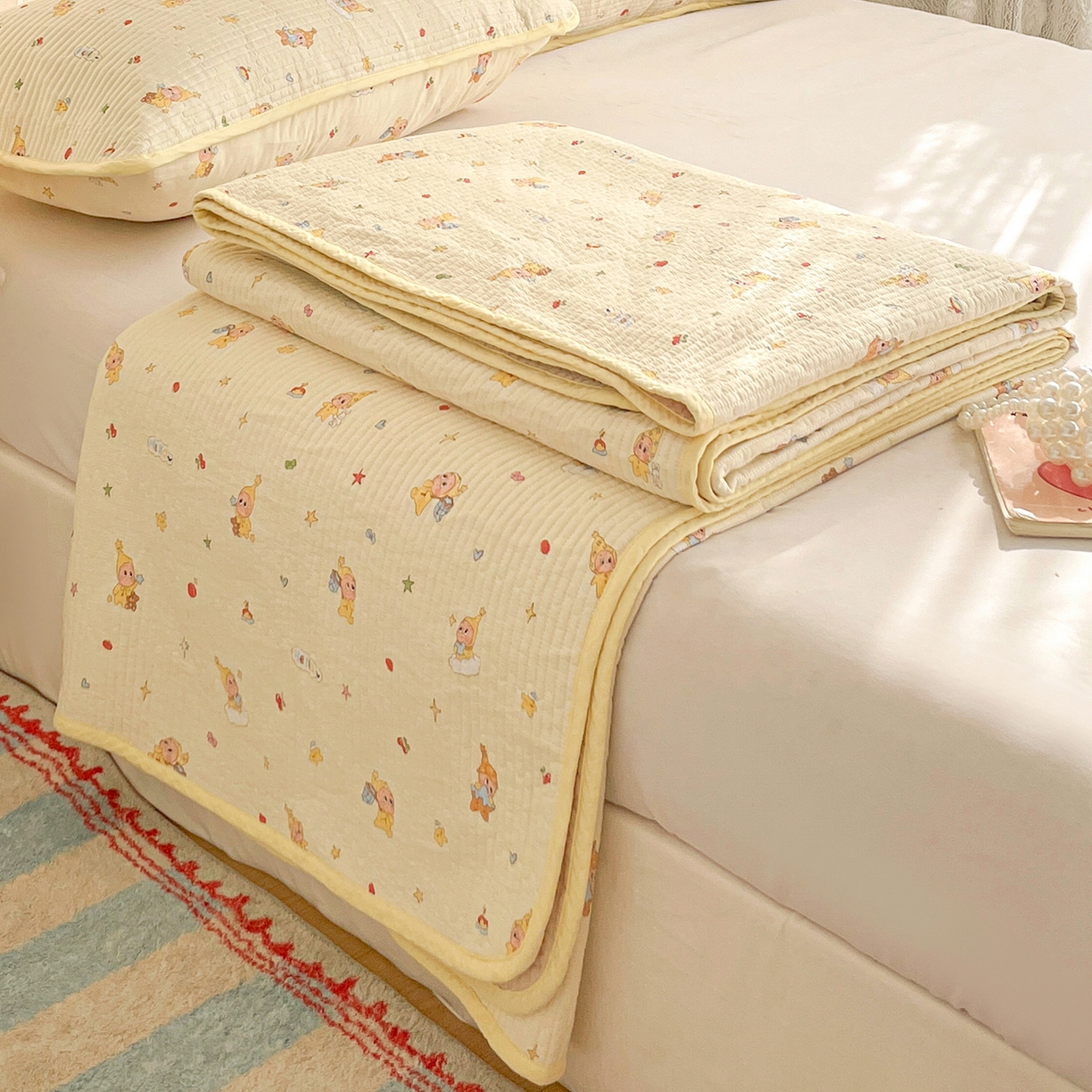 91家纺网 家纺一手货源 找家纺 金丝兔 2026春夏新品全棉床盖三件套纯棉砂洗床盖榻榻米炕盖加厚碎花床单 星星人