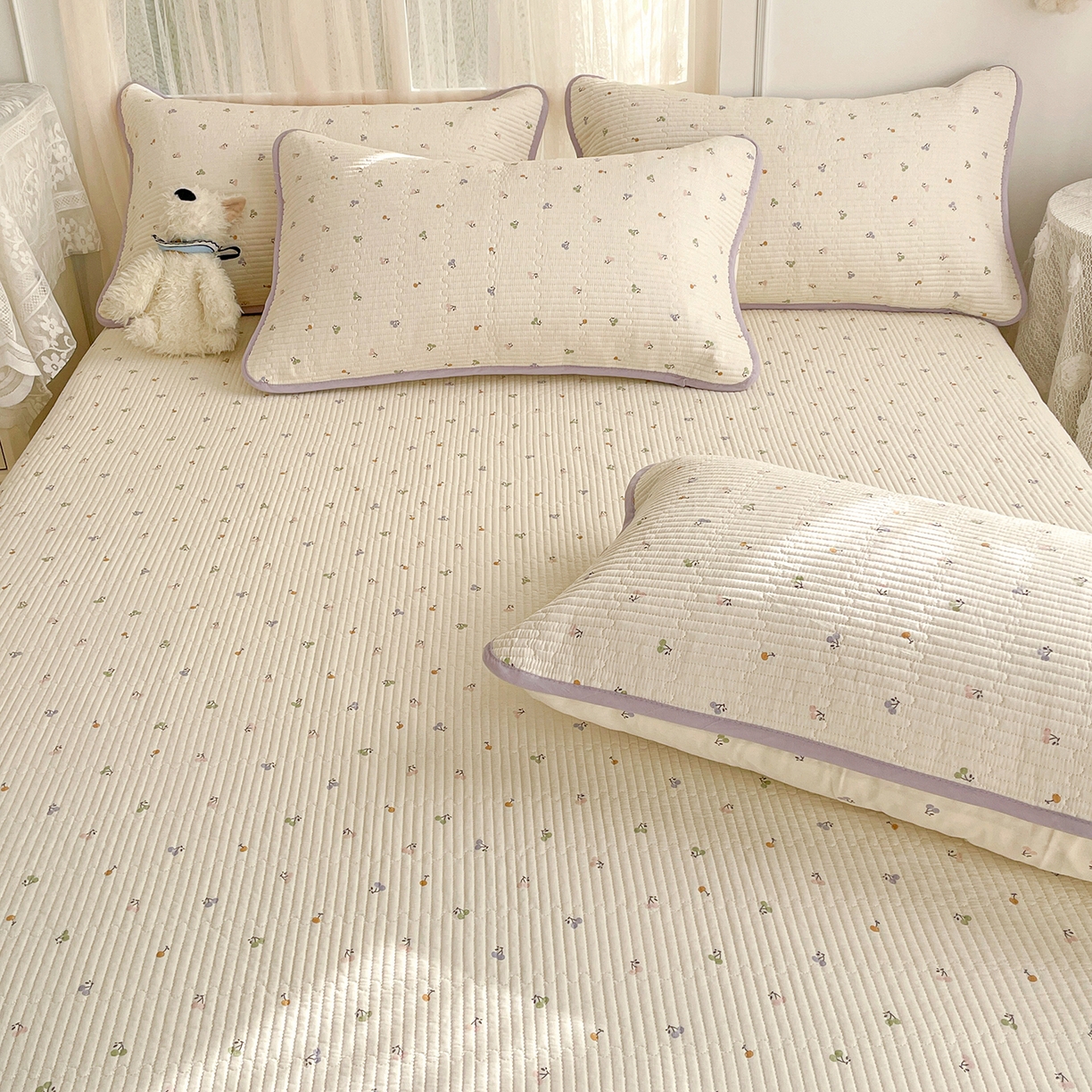 91家纺网 家纺一手货源 找家纺 金丝兔 2026春夏新品全棉床盖三件套纯棉砂洗床盖榻榻米炕盖加厚碎花床单 樱桃小城