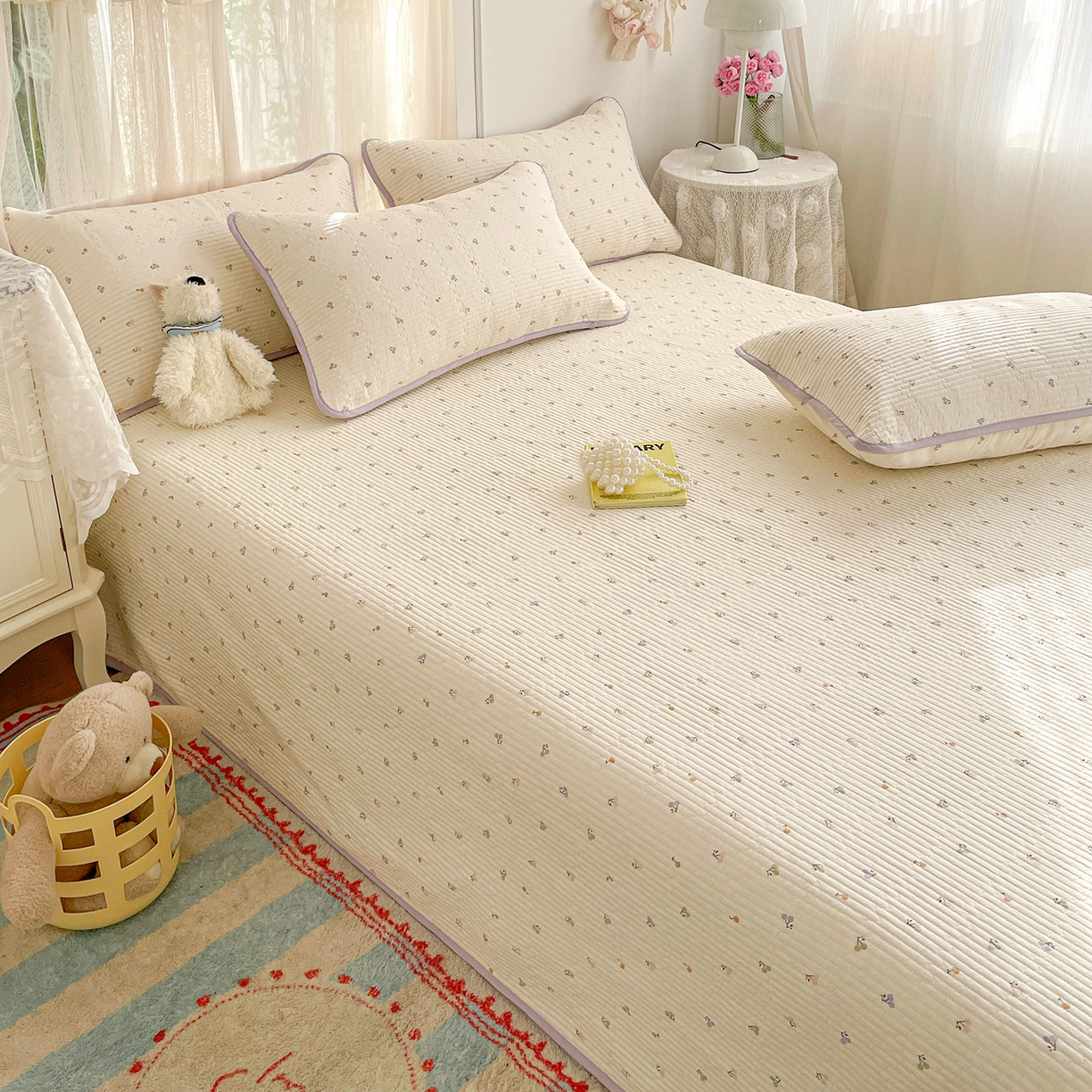 91家纺网 家纺一手货源 找家纺 金丝兔 2026春夏新品全棉床盖三件套纯棉砂洗床盖榻榻米炕盖加厚碎花床单 樱桃小城