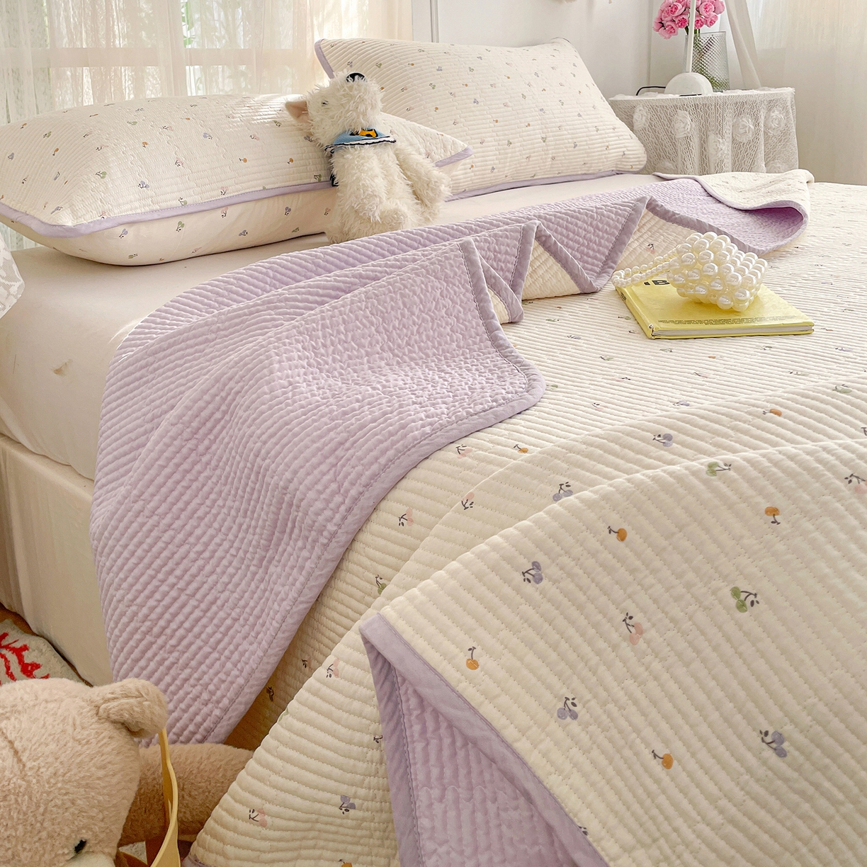 91家纺网 家纺一手货源 找家纺 金丝兔 2026春夏新品全棉床盖三件套纯棉砂洗床盖榻榻米炕盖加厚碎花床单 樱桃小城