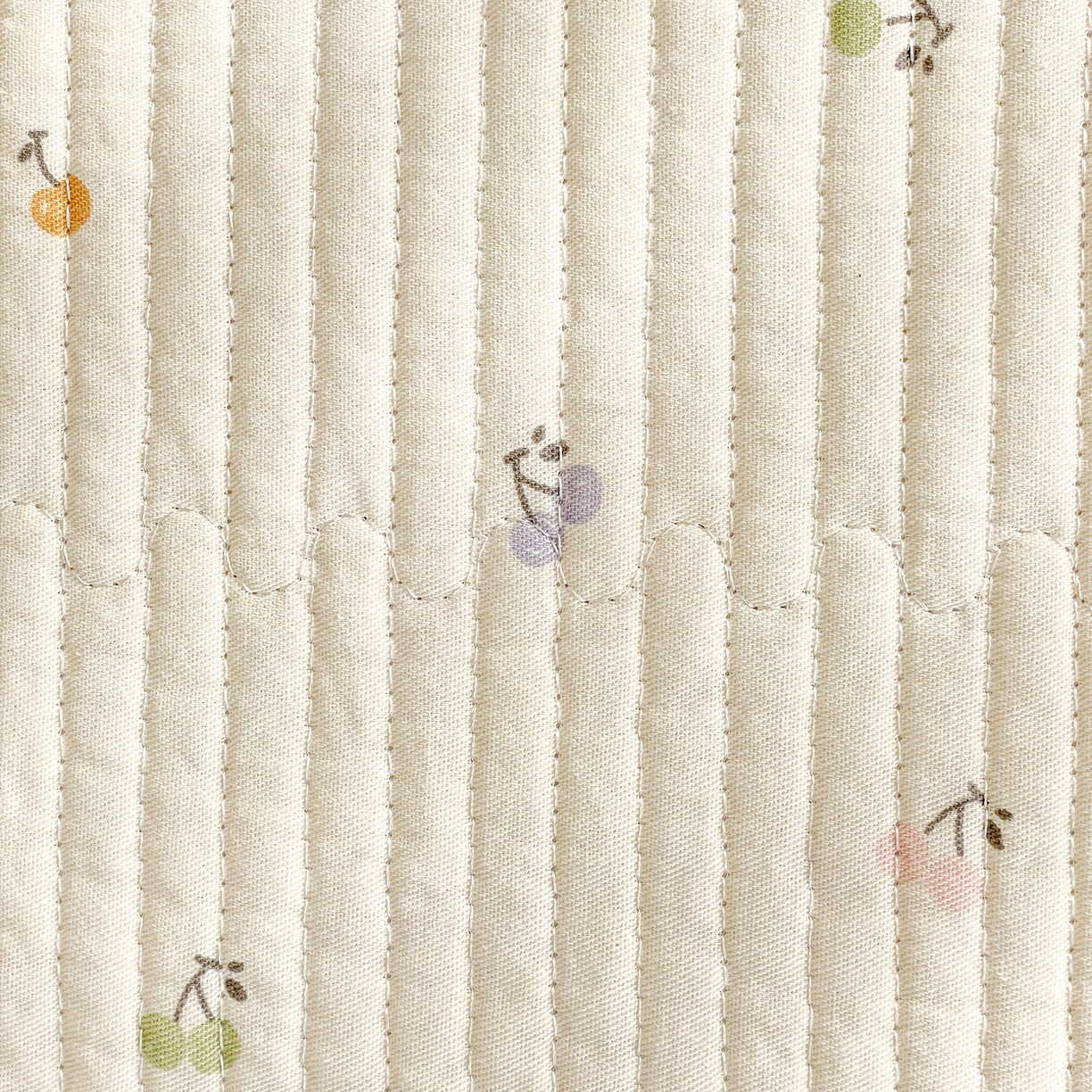 91家纺网 家纺一手货源 找家纺 金丝兔 2026春夏新品全棉床盖三件套纯棉砂洗床盖榻榻米炕盖加厚碎花床单 樱桃小城