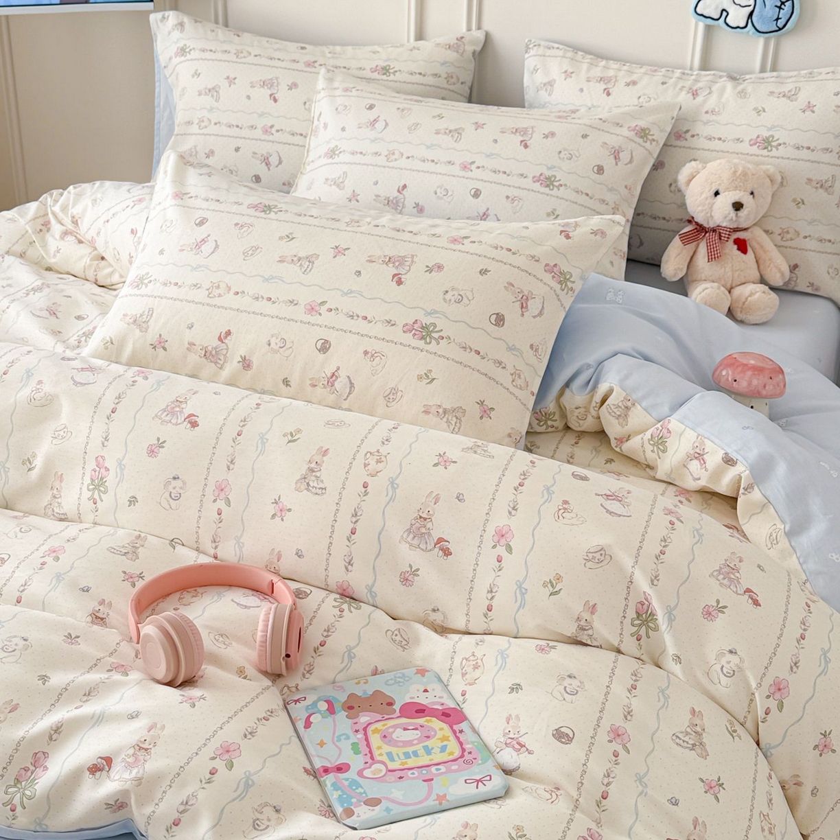 91家纺网 家纺一手货源 找家纺 女子家纺 2026新款全棉12868卡通印花四件套大耳朵兔兔系列 兔与花