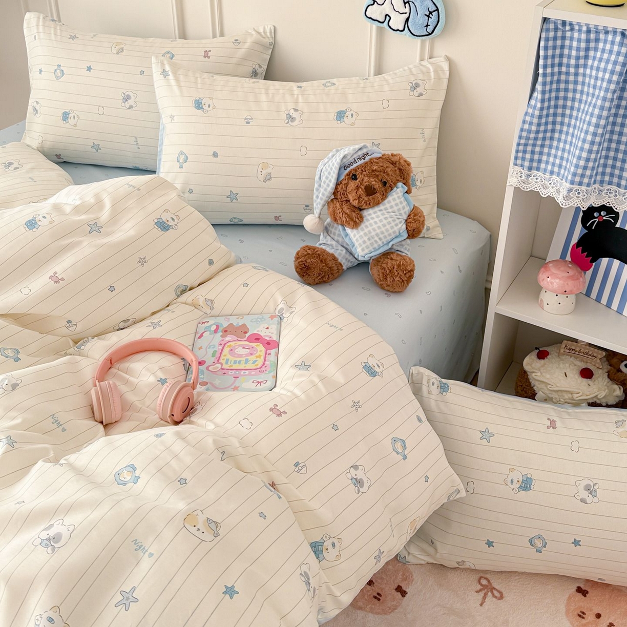 91家纺网 家纺一手货源 找家纺 女子家纺 2026新款全棉12868卡通印花四件套大耳朵兔兔系列 线条蓝猫咪