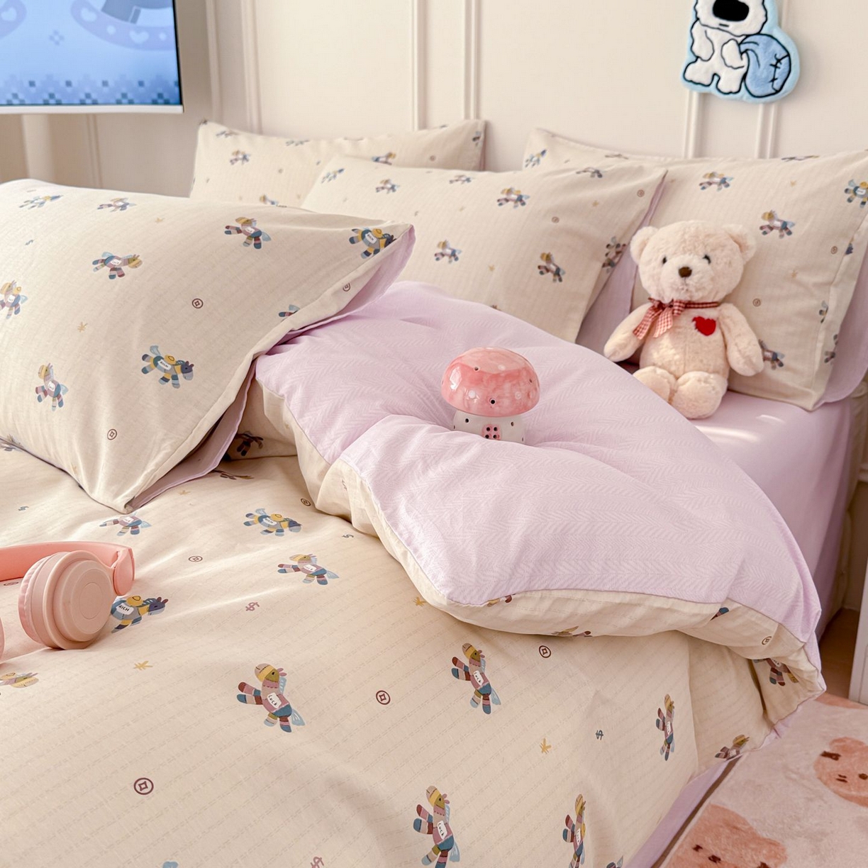 91家纺网 家纺一手货源 找家纺 女子家纺 2026新款全棉12868卡通印花四件套大耳朵兔兔系列 线条木马