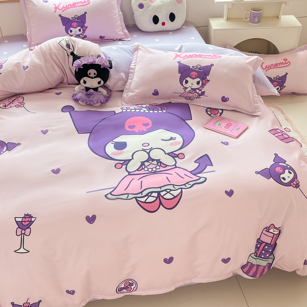 91家纺网 家纺一手货源 找家纺 博雅 2026春夏新款三丽鸥新花型全棉纯棉大版印花四件套 全棉大版（升级款信封枕）礼盒库洛米