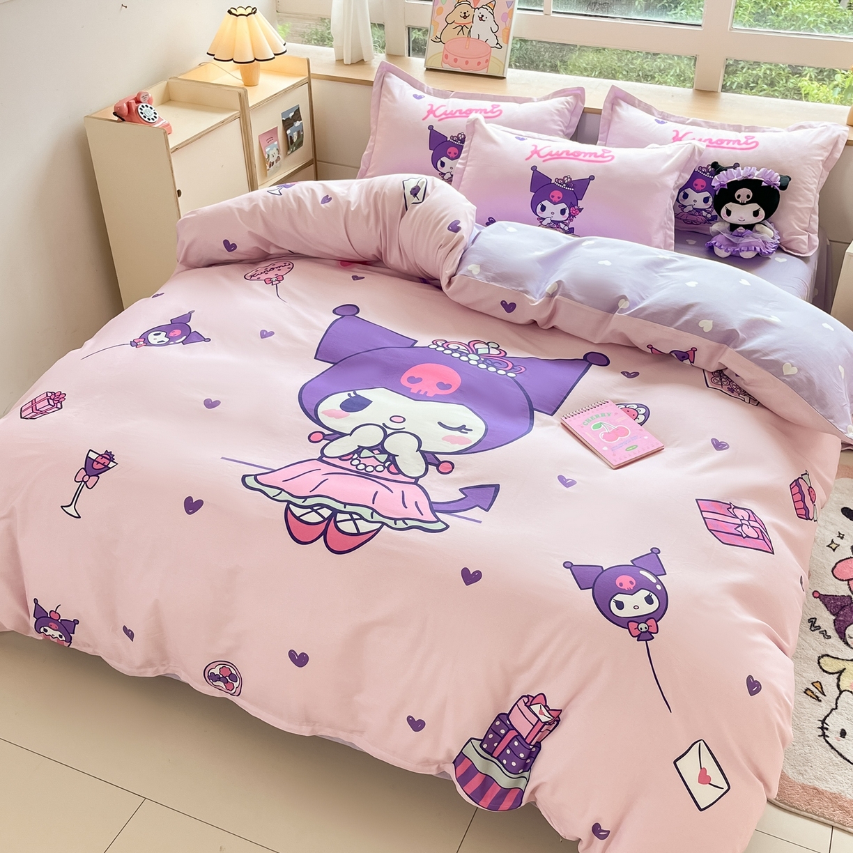 91家纺网 家纺一手货源 找家纺 博雅 2026春夏新款三丽鸥新花型全棉纯棉大版印花四件套 全棉大版（升级款信封枕）礼盒库洛米