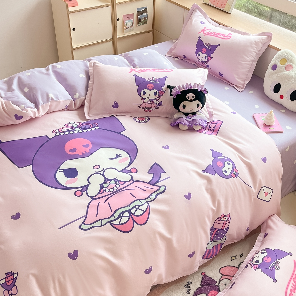 91家纺网 家纺一手货源 找家纺 博雅 2026春夏新款三丽鸥新花型全棉纯棉大版印花四件套 全棉大版（升级款信封枕）礼盒库洛米