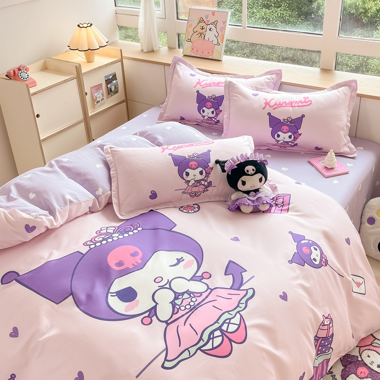 91家纺网 家纺一手货源 找家纺 博雅 2026春夏新款三丽鸥新花型全棉纯棉大版印花四件套 全棉大版（升级款信封枕）礼盒库洛米