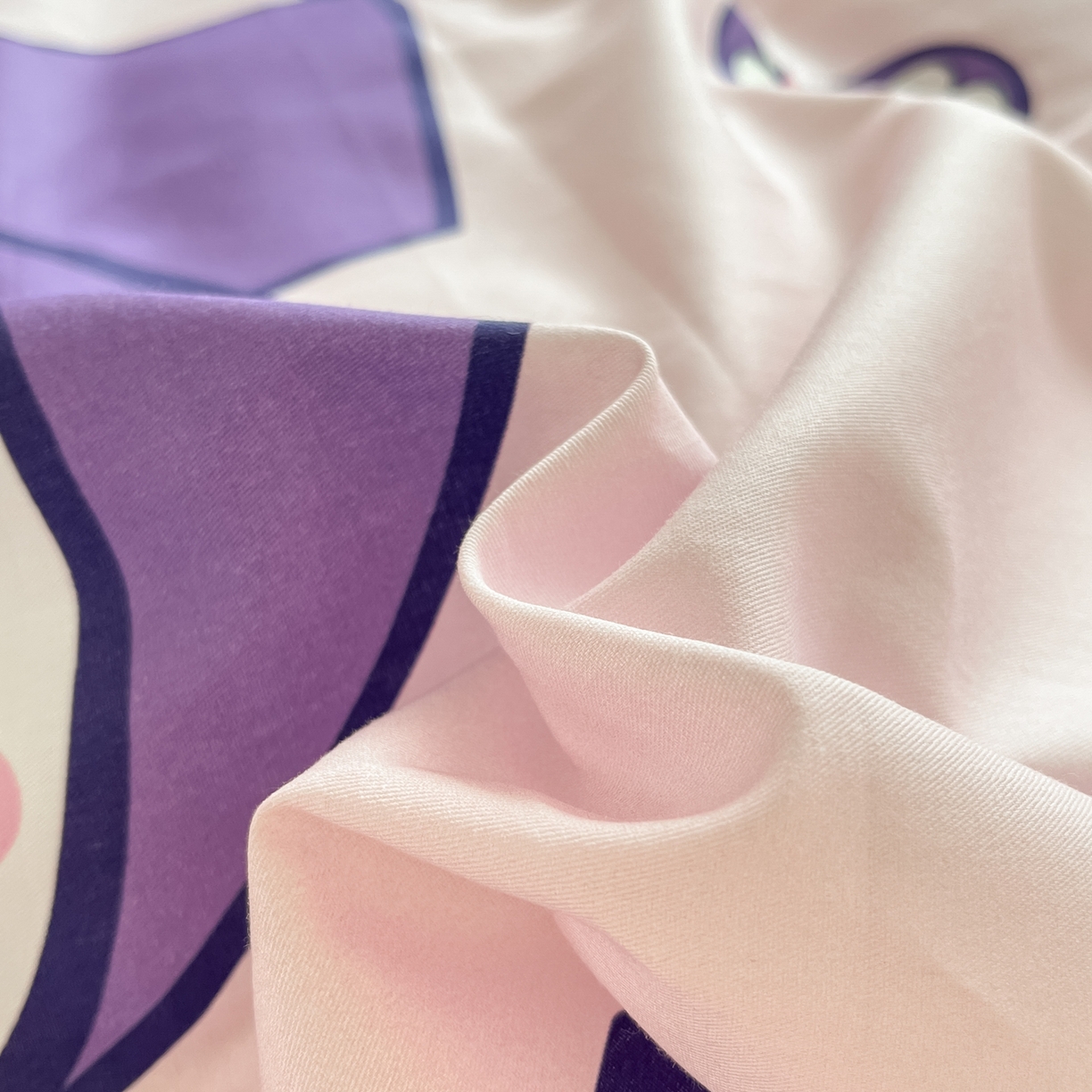 91家纺网 家纺一手货源 找家纺 博雅 2026春夏新款三丽鸥新花型全棉纯棉大版印花四件套 全棉大版（升级款信封枕）礼盒库洛米