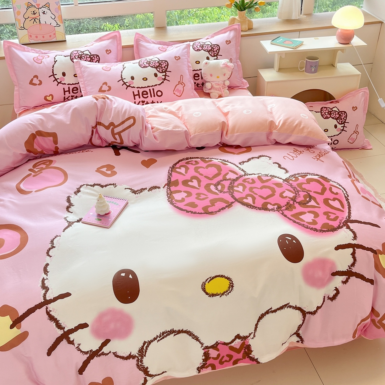 91家纺网 家纺一手货源 找家纺 博雅 2026春夏新款三丽鸥新花型全棉纯棉大版印花四件套 全棉大版（升级款信封枕）甜酷KT