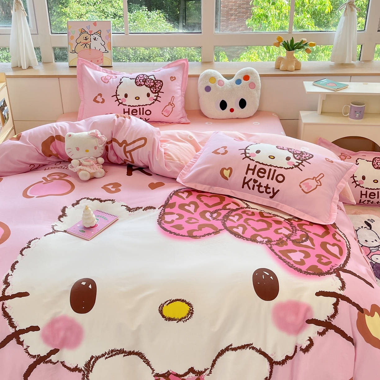 91家纺网 家纺一手货源 找家纺 博雅 2026春夏新款三丽鸥新花型全棉纯棉大版印花四件套 全棉大版（升级款信封枕）甜酷KT