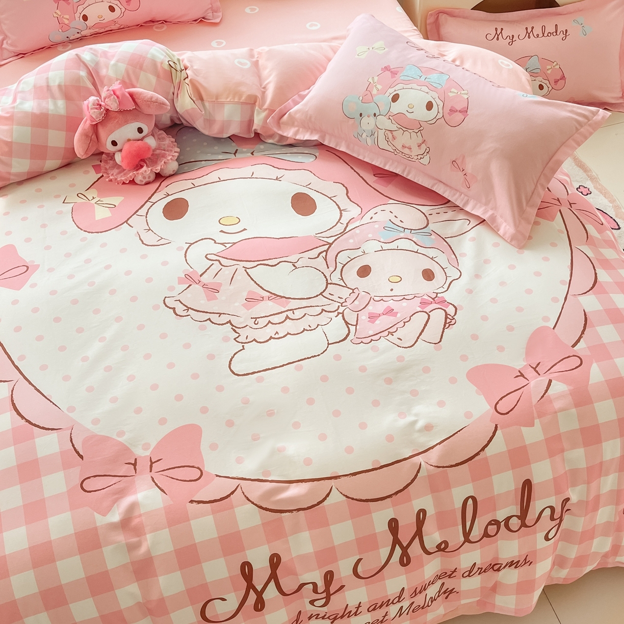 91家纺网 家纺一手货源 找家纺 博雅 2026春夏新款三丽鸥新花型全棉纯棉大版印花四件套 全棉大版（升级款信封枕）玩偶美乐蒂