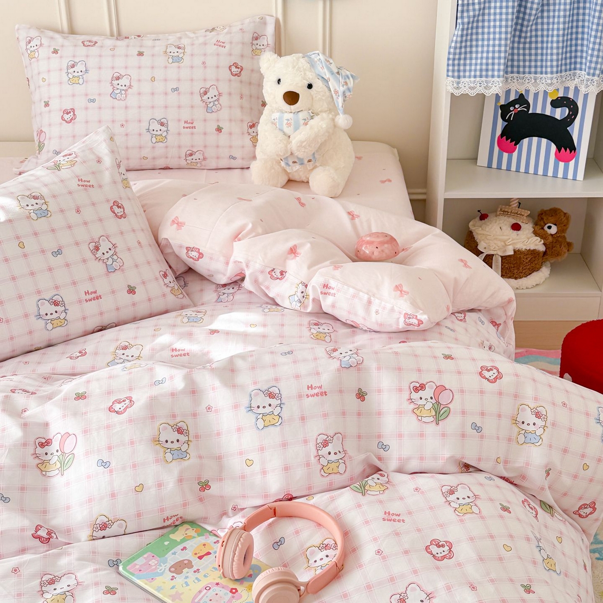 91家纺网 家纺一手货源 找家纺 女子家纺 2026新款全棉12868卡通印花四件套大耳朵兔兔系列 hello粉猫