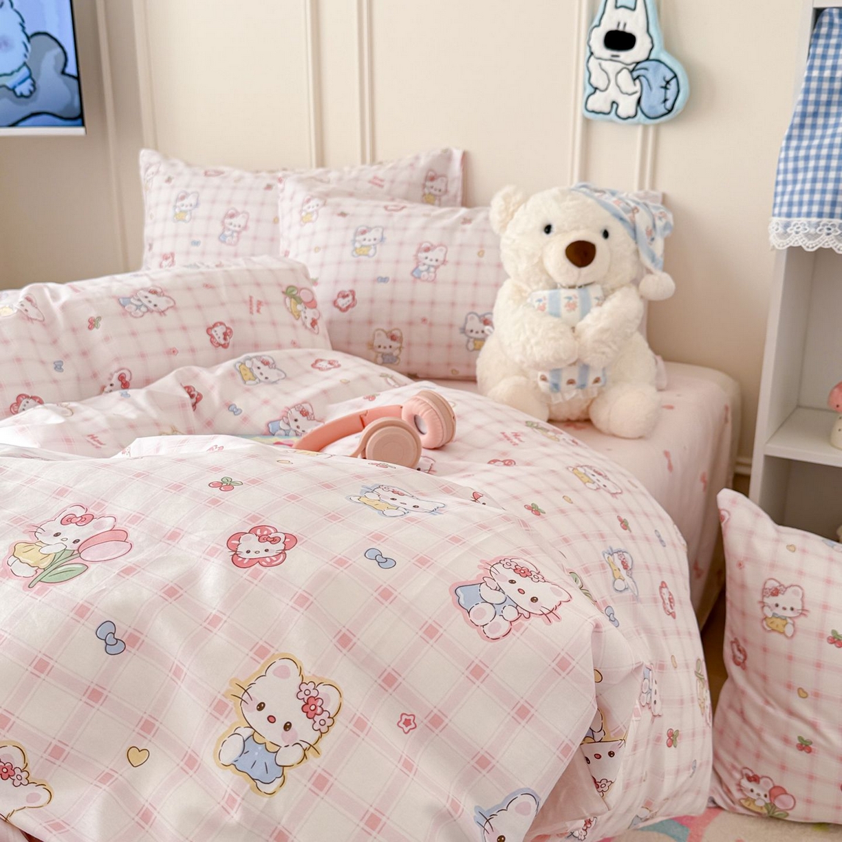 91家纺网 家纺一手货源 找家纺 女子家纺 2026新款全棉12868卡通印花四件套大耳朵兔兔系列 hello粉猫