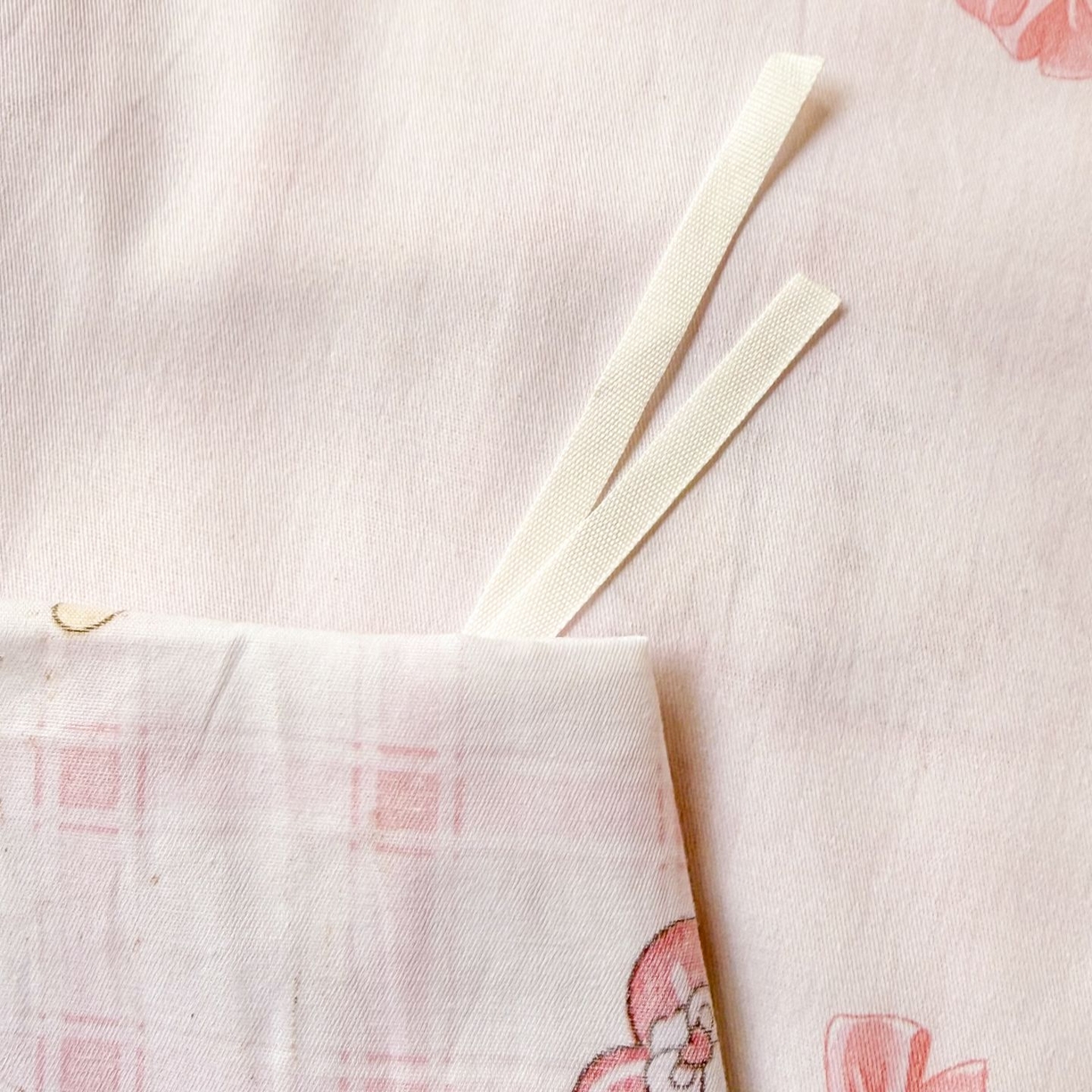 91家纺网 家纺一手货源 找家纺 女子家纺 2026新款全棉12868卡通印花四件套大耳朵兔兔系列 hello粉猫