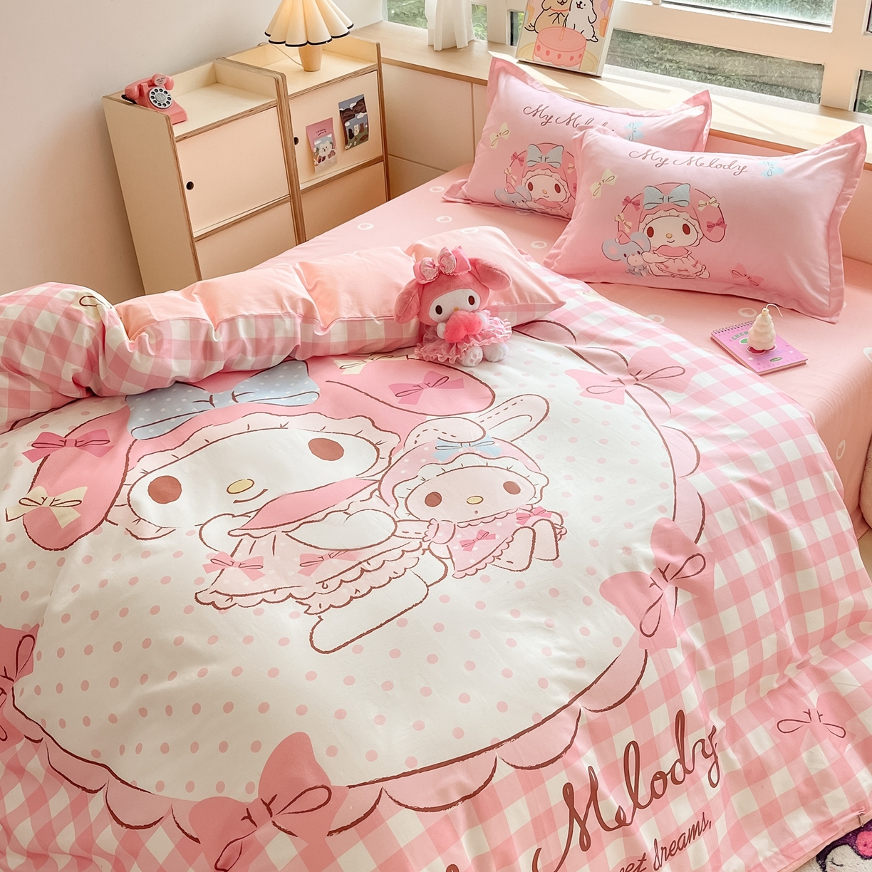 91家纺网 家纺一手货源 找家纺 博雅 2026春夏新款三丽鸥新花型全棉纯棉大版印花四件套 全棉大版（升级款信封枕）玩偶美乐蒂