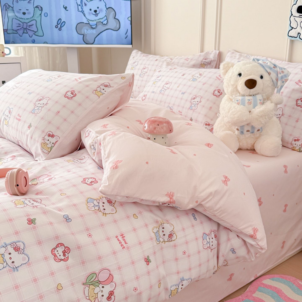 91家纺网 家纺一手货源 找家纺 女子家纺 2026新款全棉12868卡通印花四件套大耳朵兔兔系列 hello粉猫