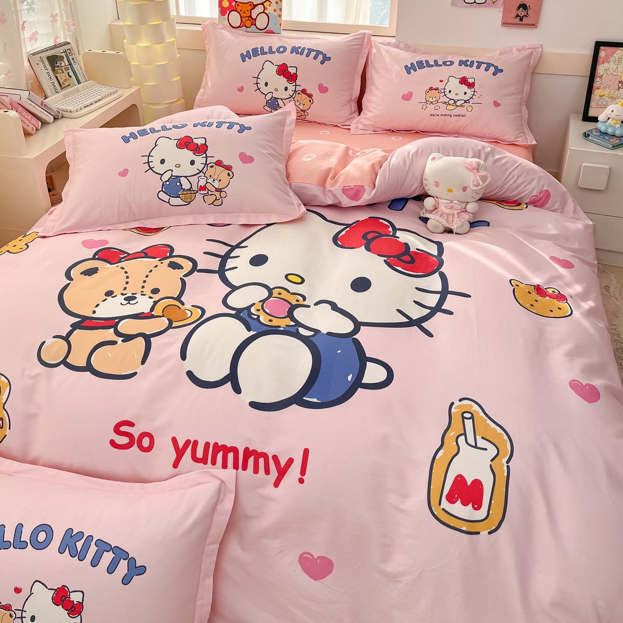 91家纺网 家纺一手货源 找家纺 博雅 2026春夏新款三丽鸥新花型全棉纯棉大版印花四件套 全棉大版（升级款信封枕）小熊KT猫