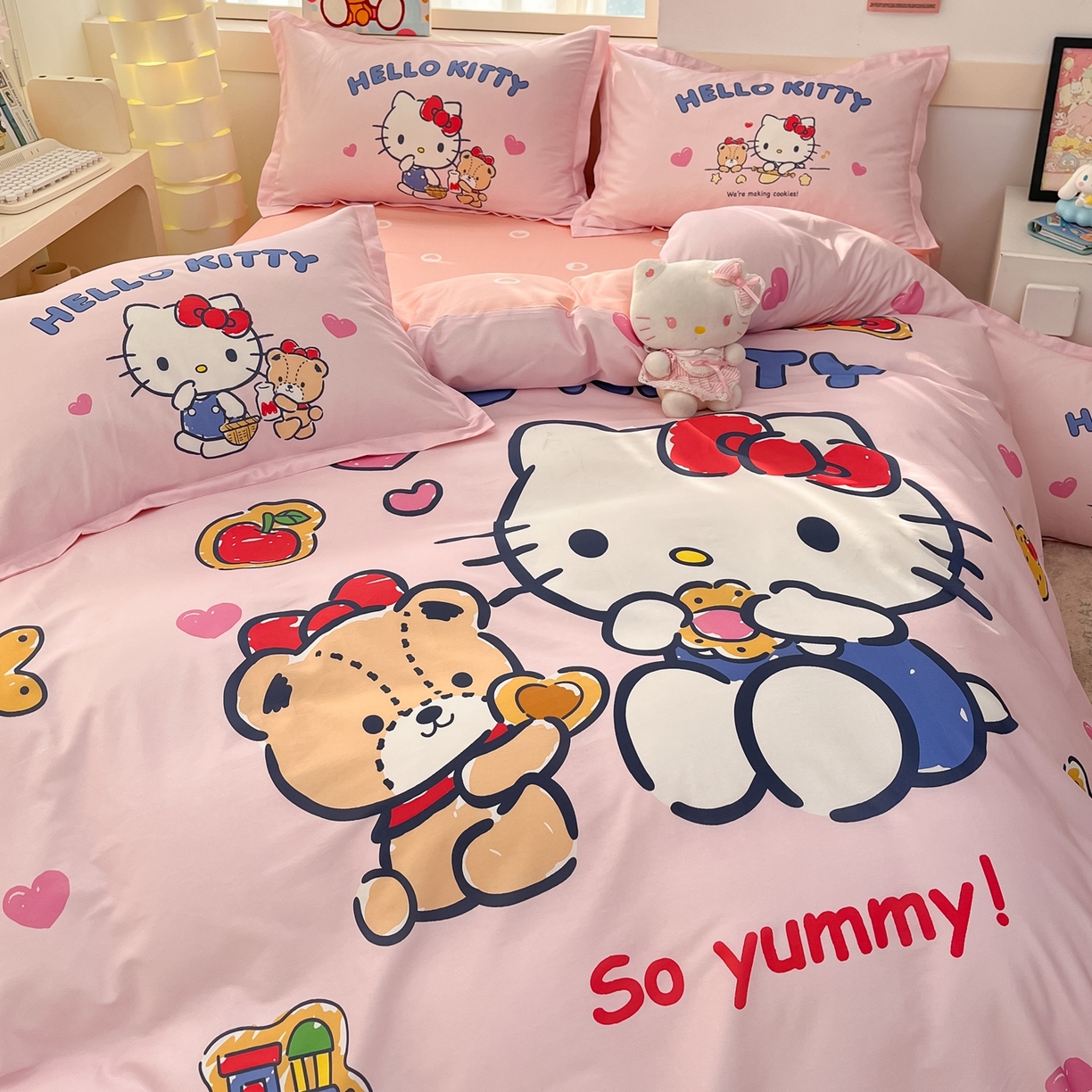 91家纺网 家纺一手货源 找家纺 博雅 2026春夏新款三丽鸥新花型全棉纯棉大版印花四件套 全棉大版（升级款信封枕）小熊KT猫