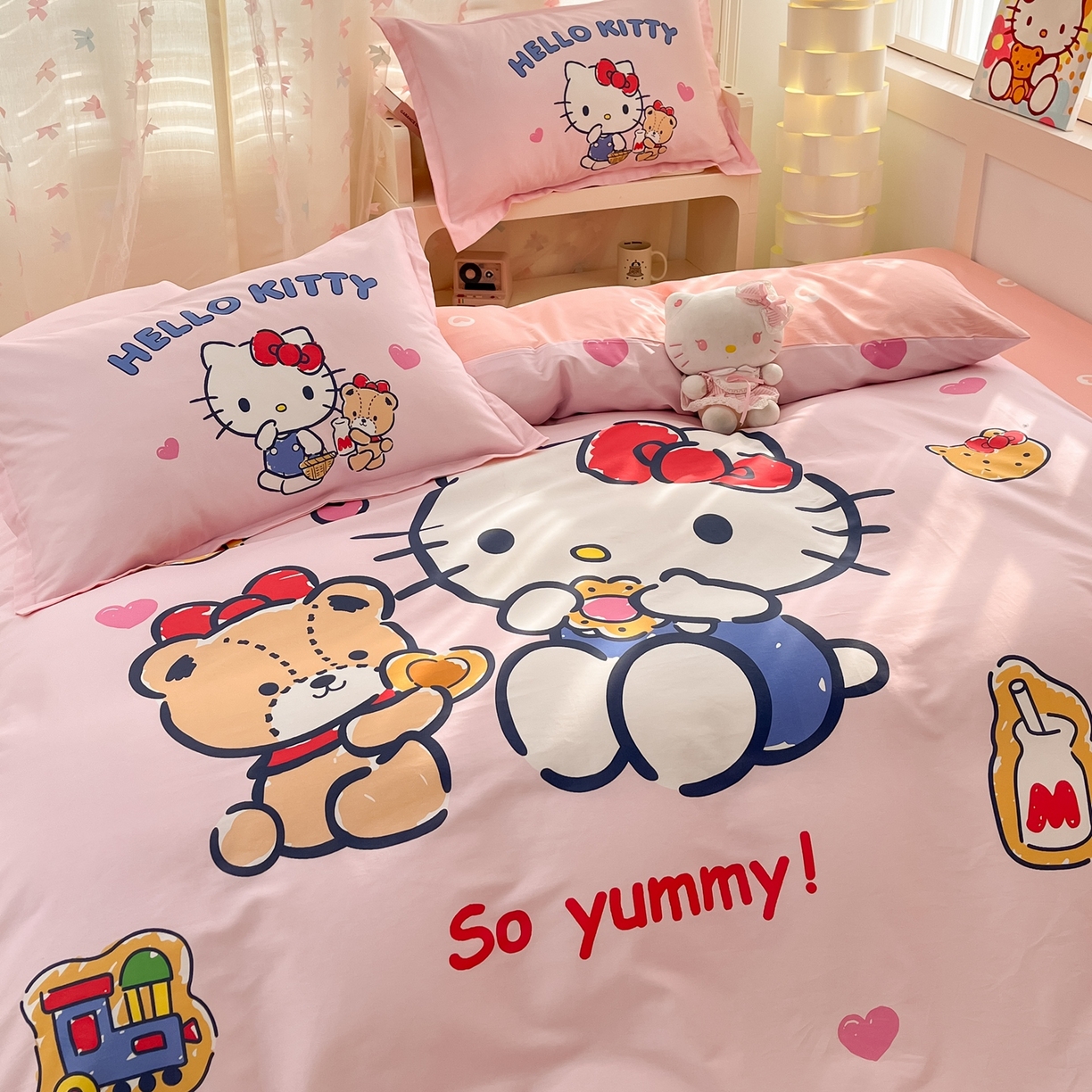 91家纺网 家纺一手货源 找家纺 博雅 2026春夏新款三丽鸥新花型全棉纯棉大版印花四件套 全棉大版（升级款信封枕）小熊KT猫