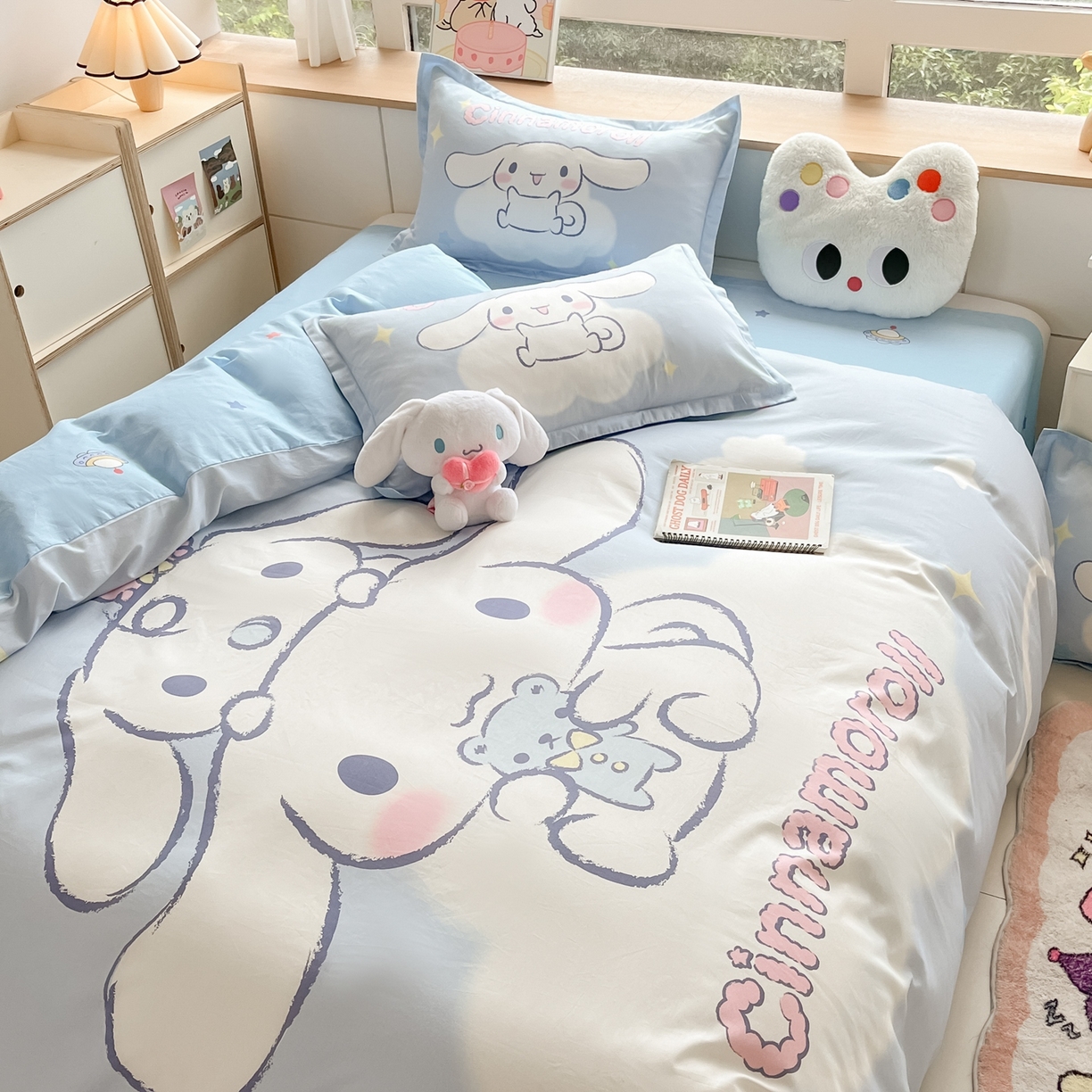 91家纺网 家纺一手货源 找家纺 博雅 2026春夏新款三丽鸥新花型全棉纯棉大版印花四件套 全棉大版（升级款信封枕）云朵玉桂狗