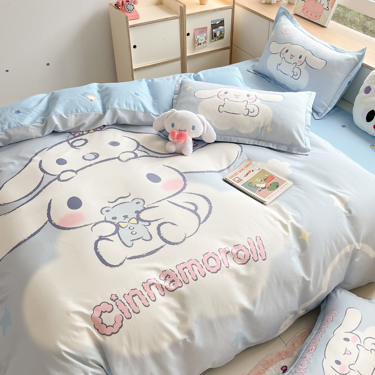 91家纺网 家纺一手货源 找家纺 博雅 2026春夏新款三丽鸥新花型全棉纯棉大版印花四件套 全棉大版（升级款信封枕）云朵玉桂狗