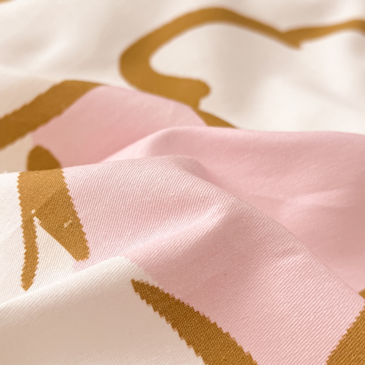 91家纺网 家纺一手货源 找家纺 博雅 2026春夏新款三丽鸥新花型全棉纯棉大版印花四件套 全棉大版-粉粉kt