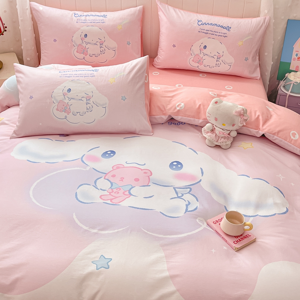 91家纺网 家纺一手货源 找家纺 博雅 2026春夏新款三丽鸥新花型全棉纯棉大版印花四件套 全棉大版-粉色星星玉桂狗