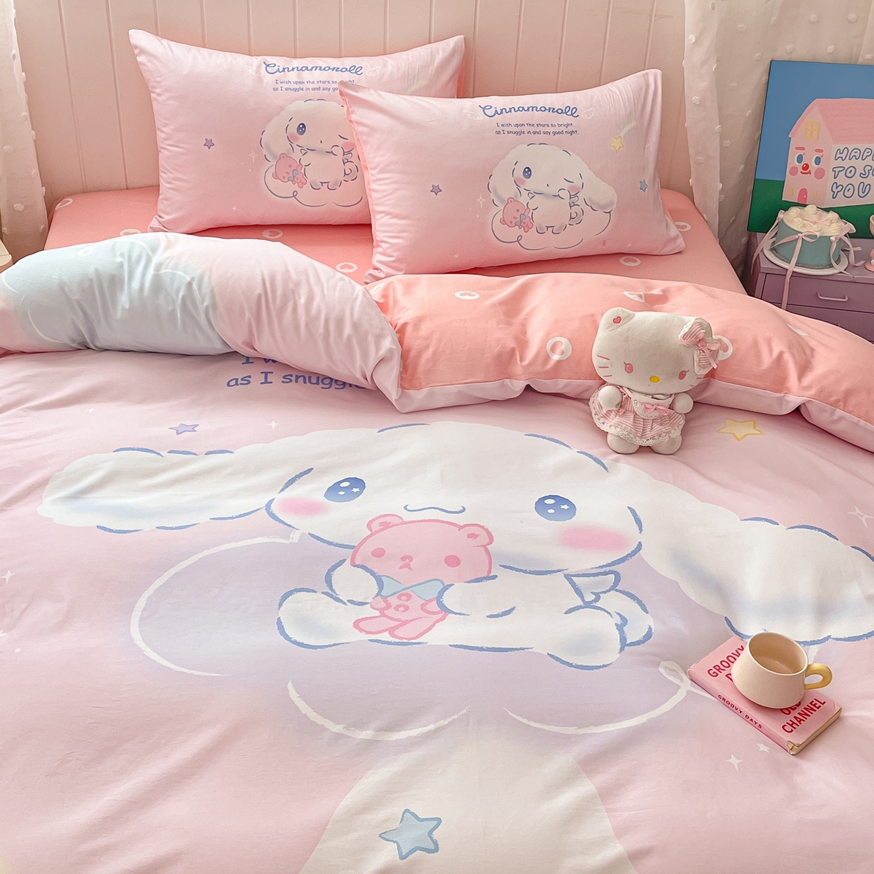 91家纺网 家纺一手货源 找家纺 博雅 2026春夏新款三丽鸥新花型全棉纯棉大版印花四件套 全棉大版-粉色星星玉桂狗