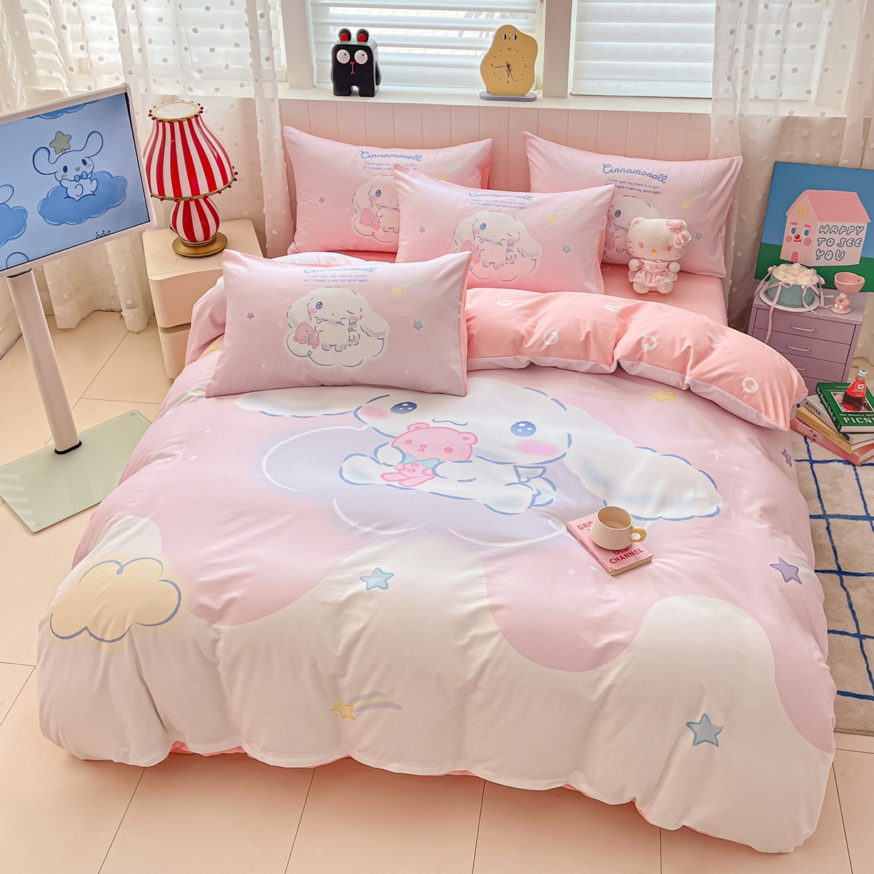 91家纺网 家纺一手货源 找家纺 博雅 2026春夏新款三丽鸥新花型全棉纯棉大版印花四件套 全棉大版-粉色星星玉桂狗