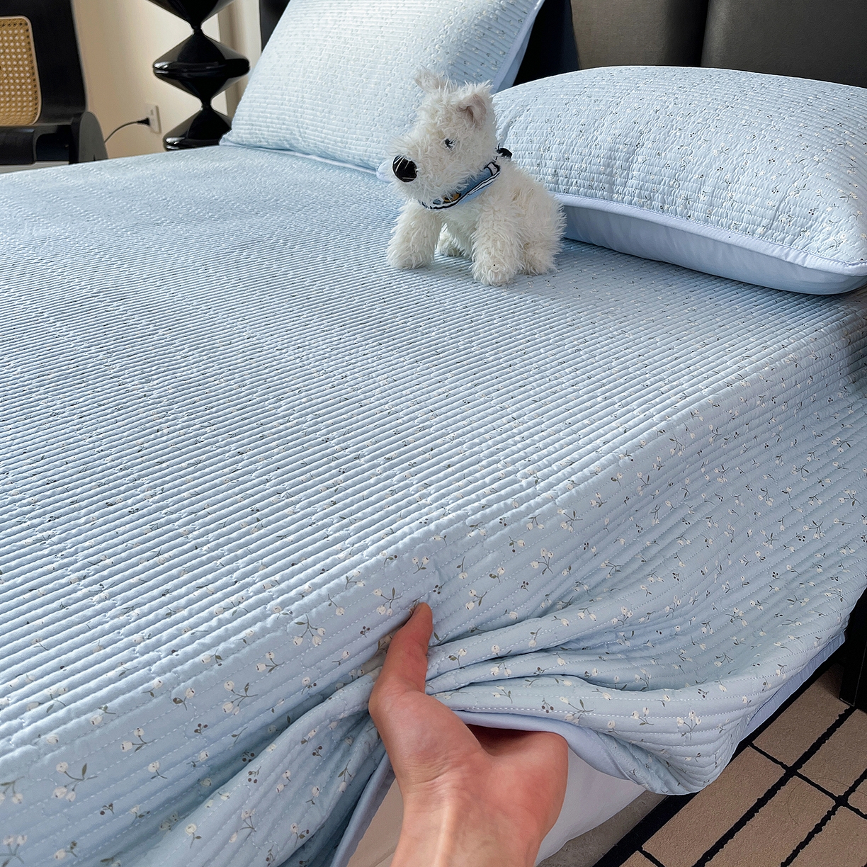 91家纺网 家纺一手货源 找家纺 金丝兔 2026新款复古碎花亲肤水洗棉单床盖仿棉夹棉床盖床盖三件套 艾芮