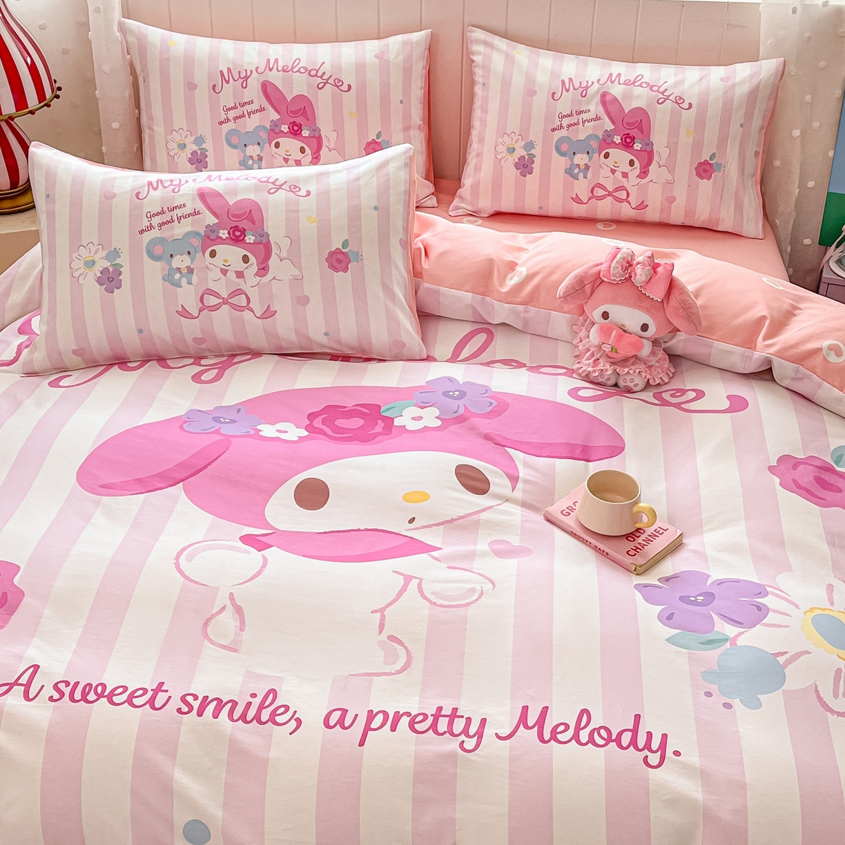 91家纺网 家纺一手货源 找家纺 博雅 2026春夏新款三丽鸥新花型全棉纯棉大版印花四件套 全棉大版-花环美乐蒂