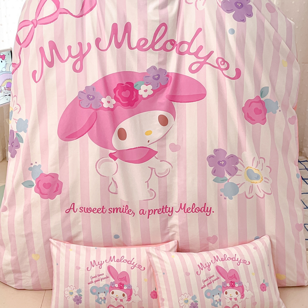 91家纺网 家纺一手货源 找家纺 博雅 2026春夏新款三丽鸥新花型全棉纯棉大版印花四件套 全棉大版-花环美乐蒂