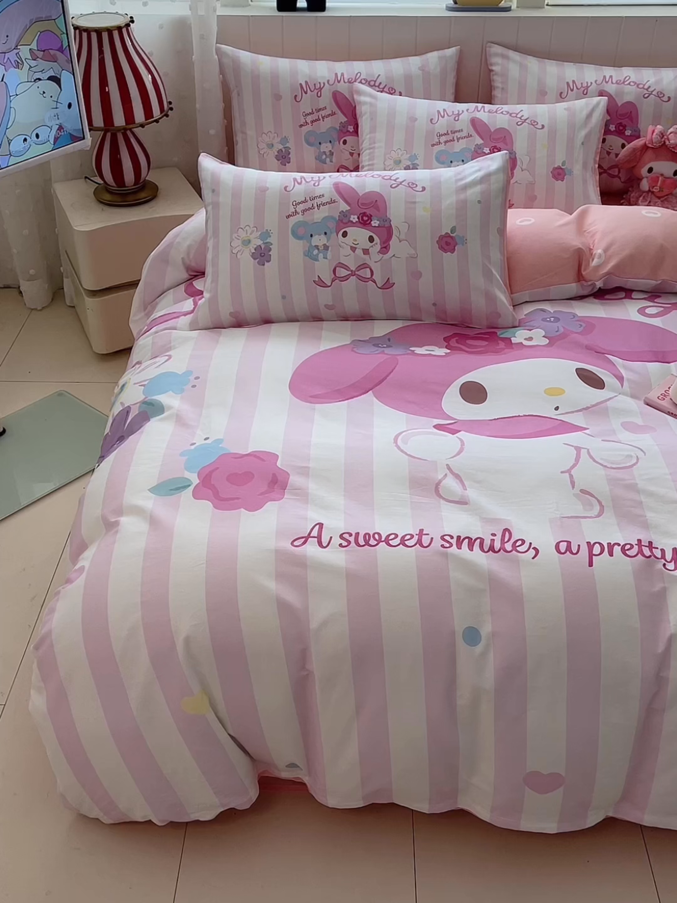 91家纺网 家纺一手货源 找家纺 博雅 2026春夏新款三丽鸥新花型全棉纯棉大版印花四件套 全棉大版-花环美乐蒂