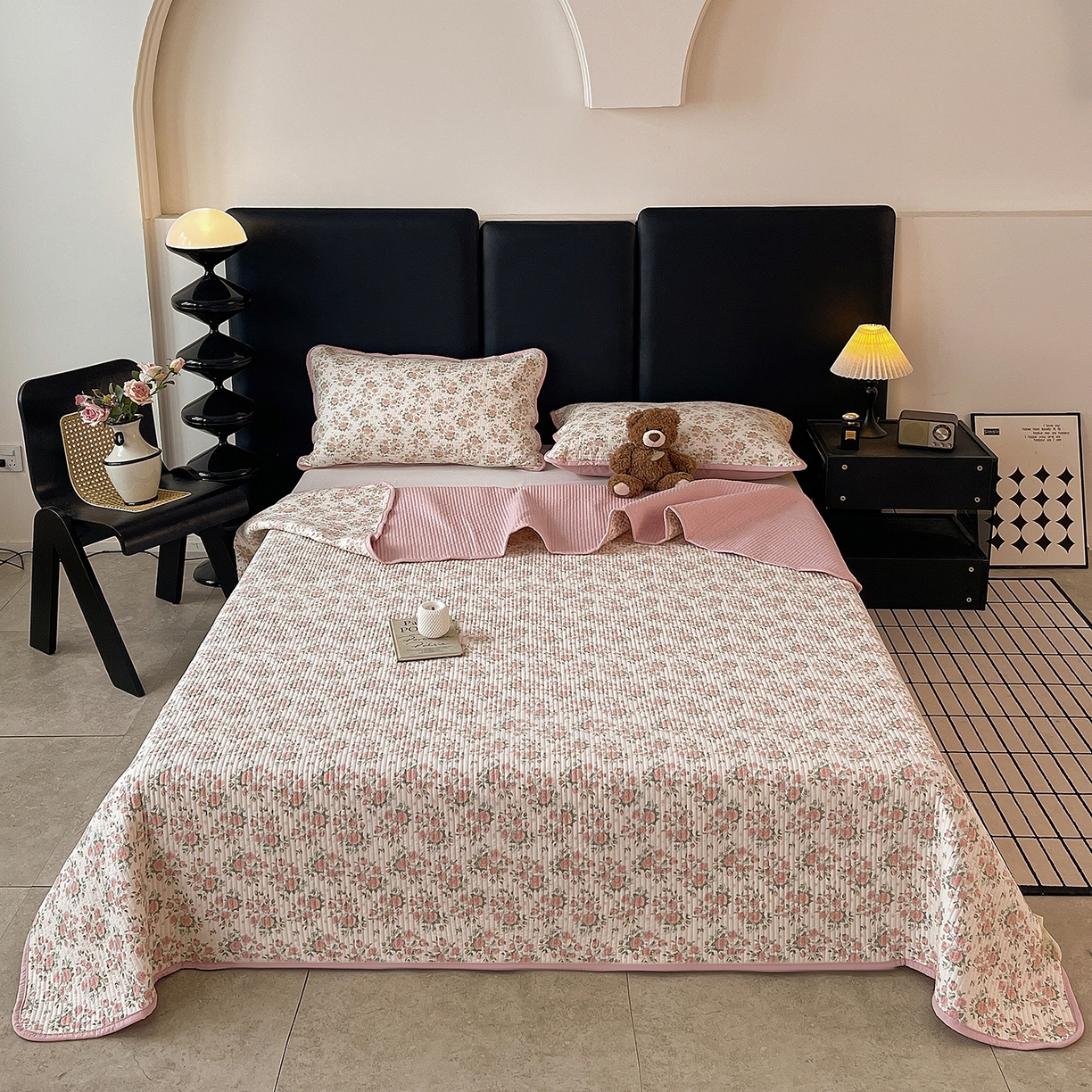 91家纺网 家纺一手货源 找家纺 金丝兔 2026新款复古碎花亲肤水洗棉单床盖仿棉夹棉床盖床盖三件套 巴黎恋人