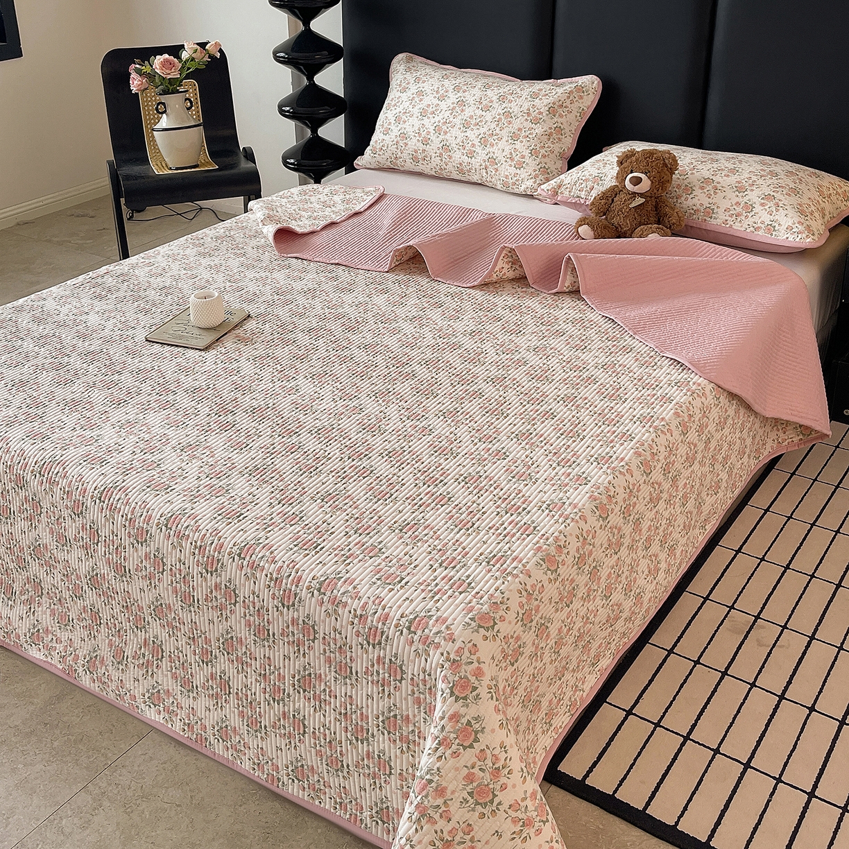 91家纺网 家纺一手货源 找家纺 金丝兔 2026新款复古碎花亲肤水洗棉单床盖仿棉夹棉床盖床盖三件套 巴黎恋人