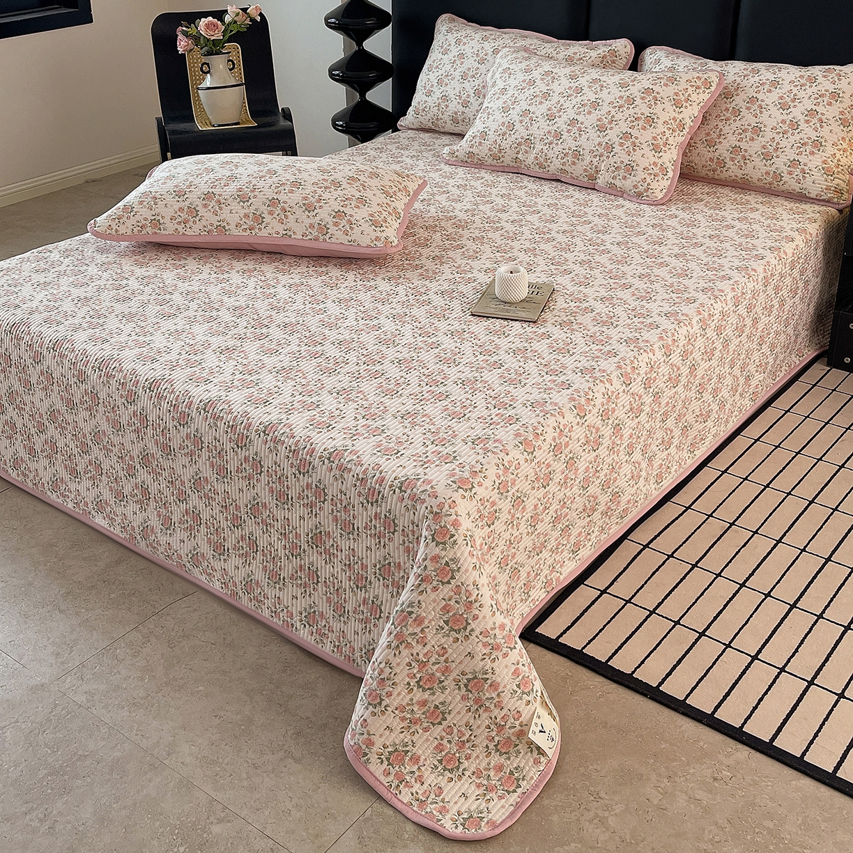 91家纺网 家纺一手货源 找家纺 金丝兔 2026新款复古碎花亲肤水洗棉单床盖仿棉夹棉床盖床盖三件套 巴黎恋人