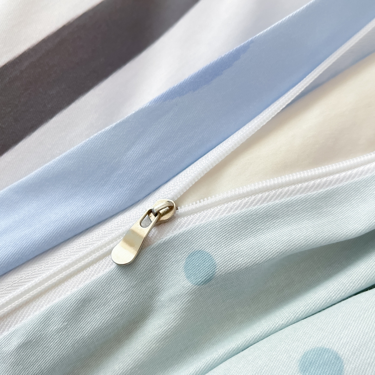 91家纺网 家纺一手货源 找家纺 博雅 2026春夏新款三丽鸥新花型全棉纯棉大版印花四件套 全棉大版-圈圈玉桂狗