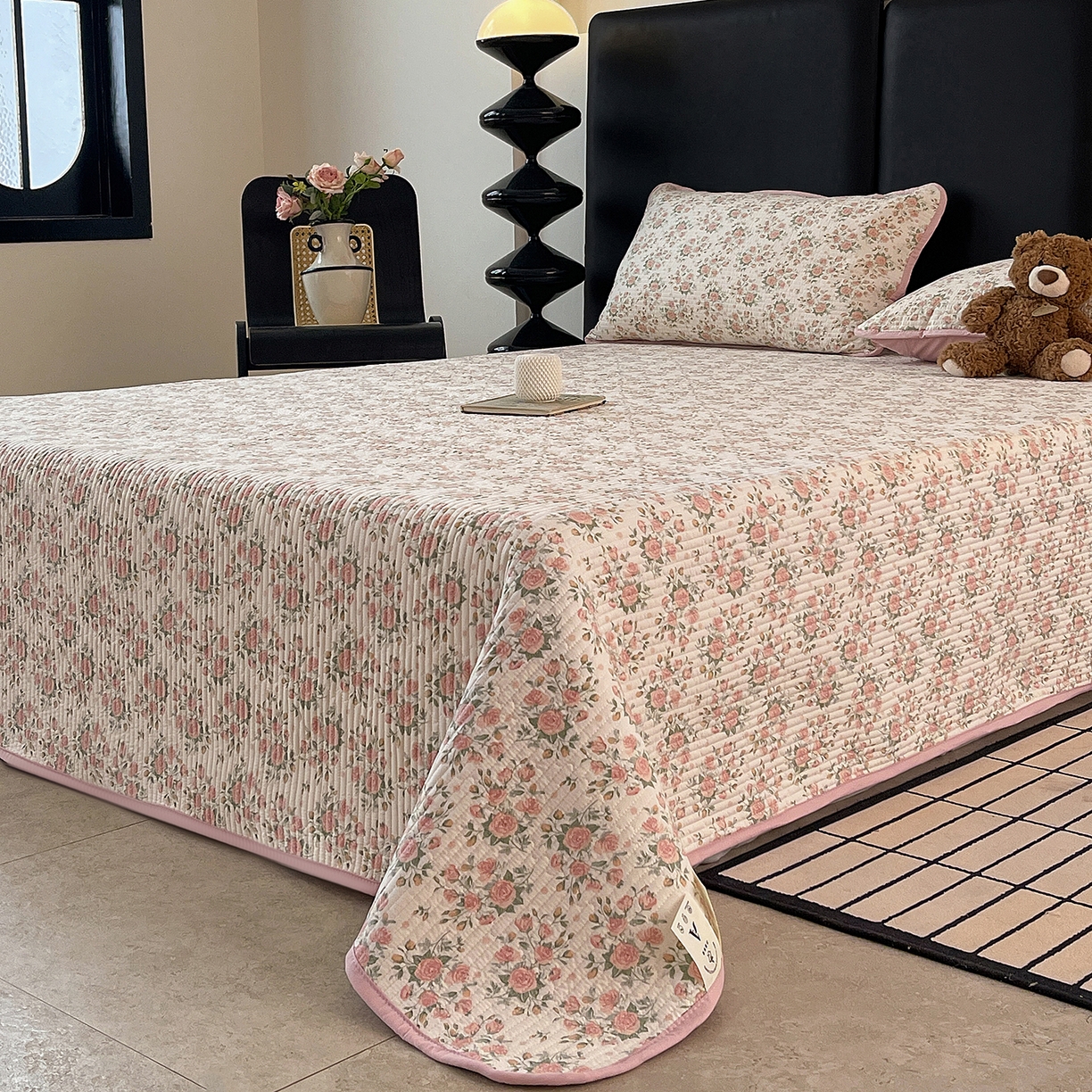 91家纺网 家纺一手货源 找家纺 金丝兔 2026新款复古碎花亲肤水洗棉单床盖仿棉夹棉床盖床盖三件套 巴黎恋人